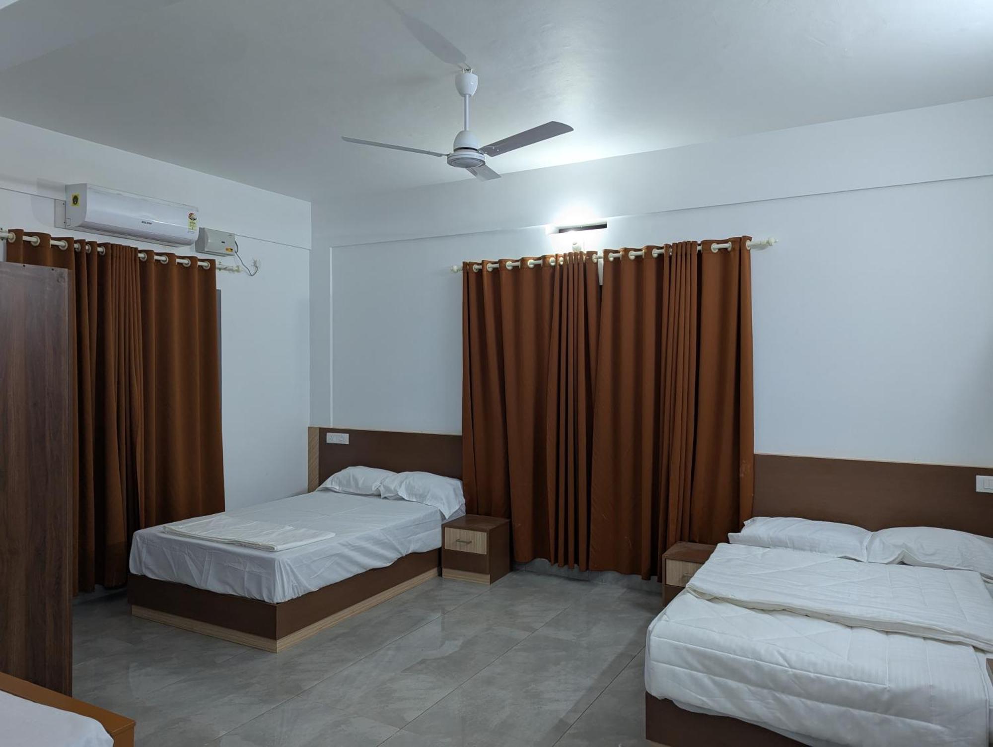 Отель Jayalakshmi Residency Vaduvanchal Экстерьер фото