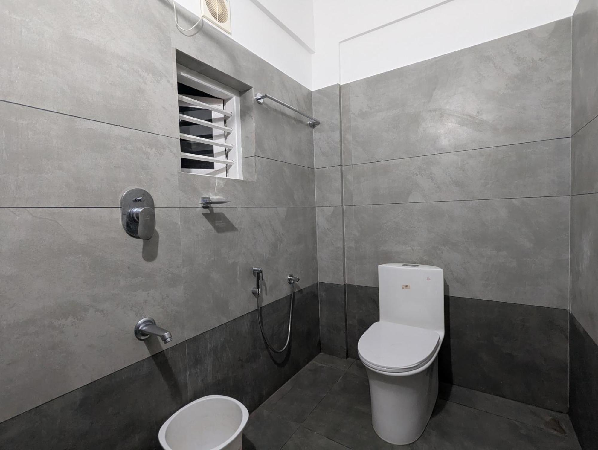 Отель Jayalakshmi Residency Vaduvanchal Экстерьер фото