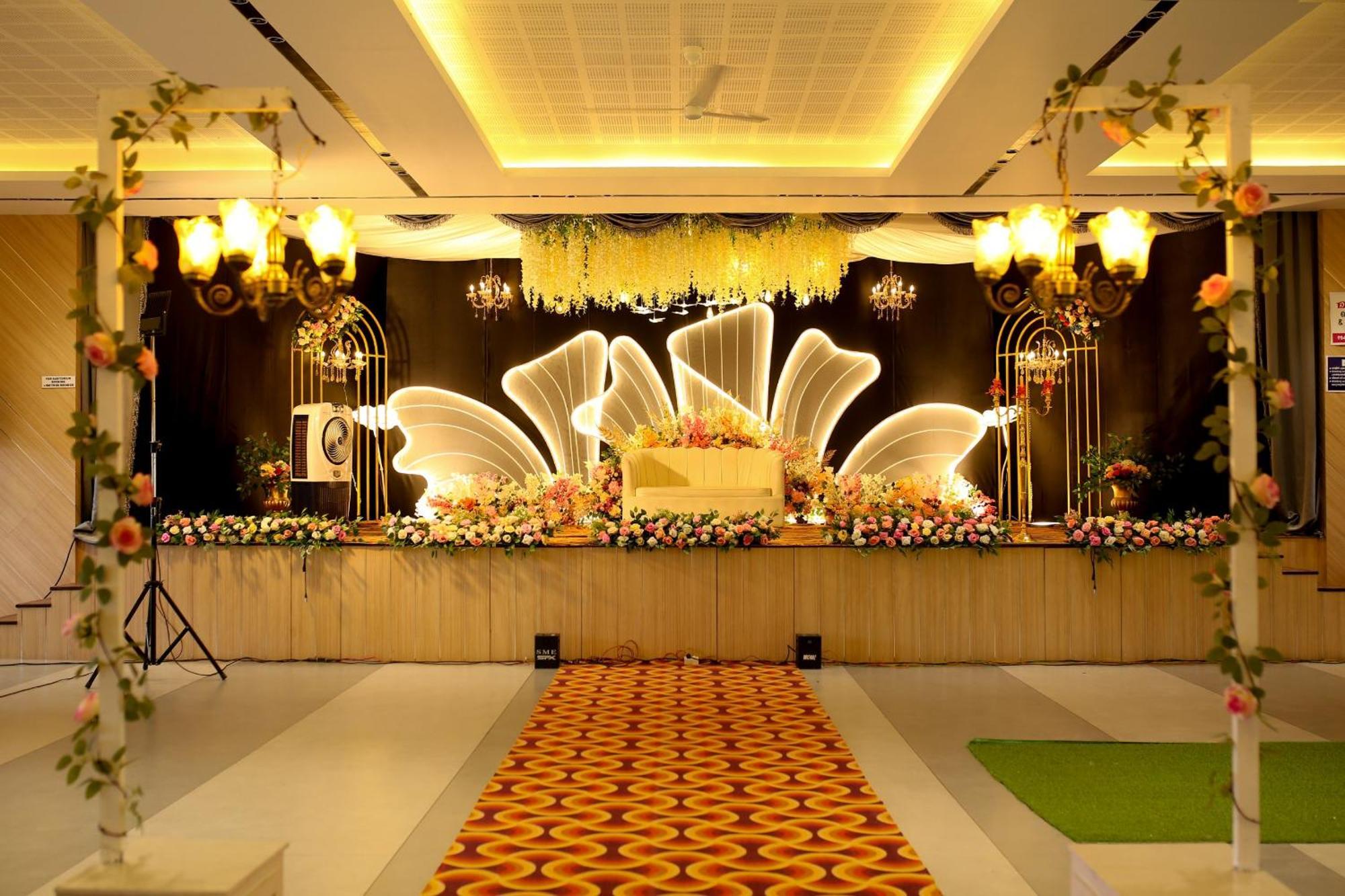 Отель Jayalakshmi Residency Vaduvanchal Экстерьер фото