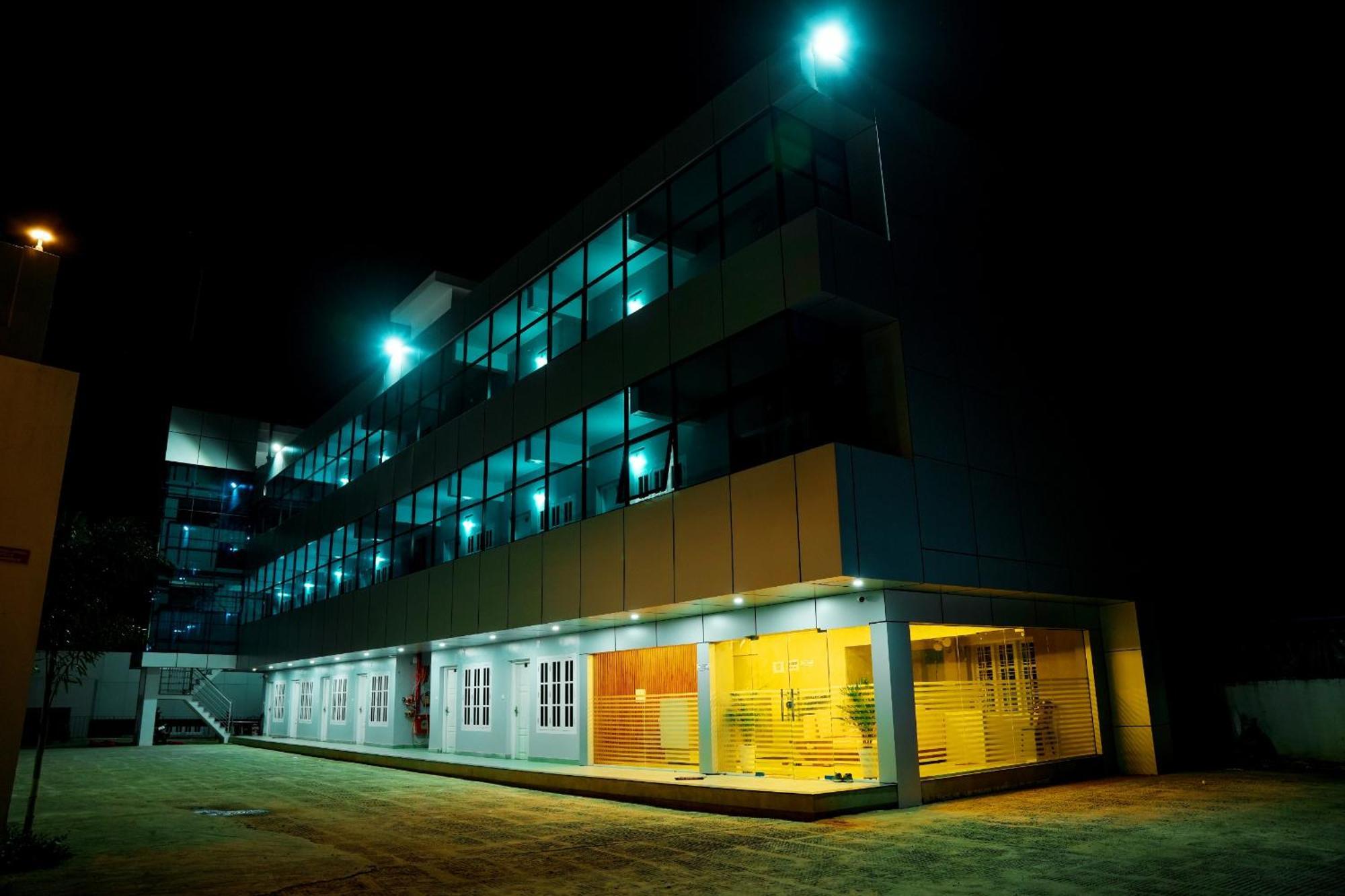 Отель Jayalakshmi Residency Vaduvanchal Экстерьер фото