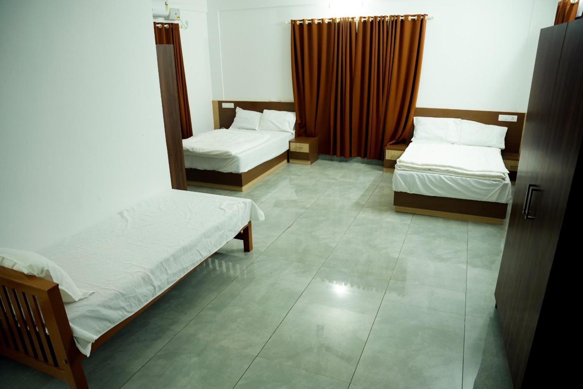 Отель Jayalakshmi Residency Vaduvanchal Экстерьер фото